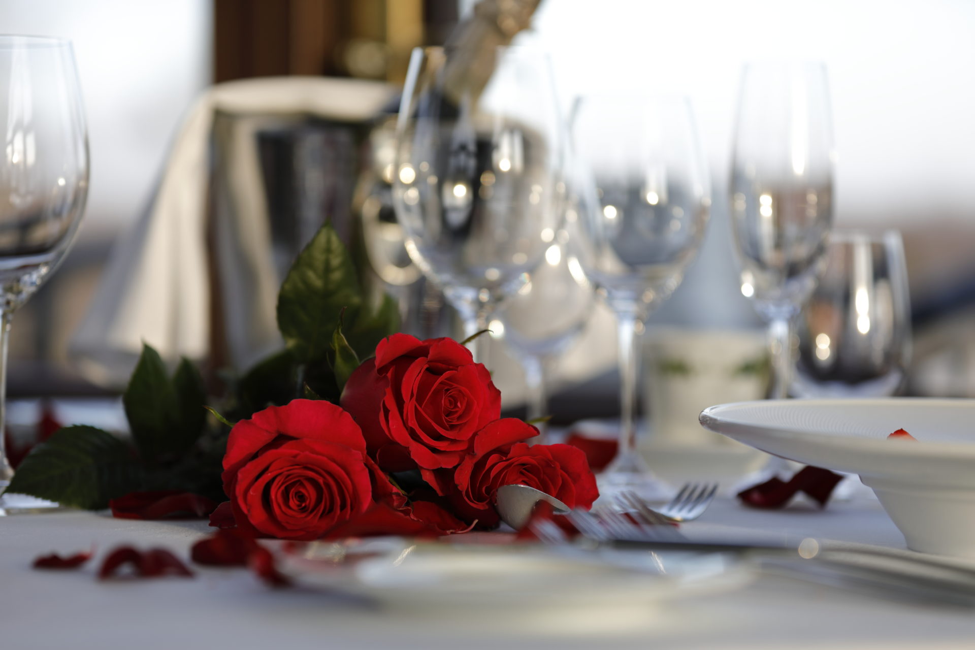 küünlavalgel õhtusöök