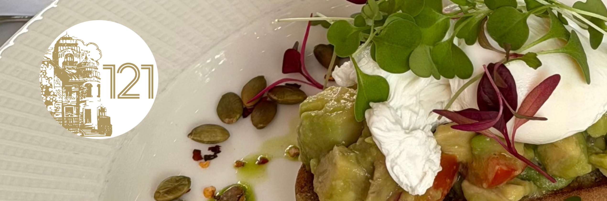 Naudi sünnipäevakuu brunchi Villa Ammendes Pärnus. Maitsev brunch, pidulik atmosfäär ja erilised hetked pühapäeviti oktoobris.
